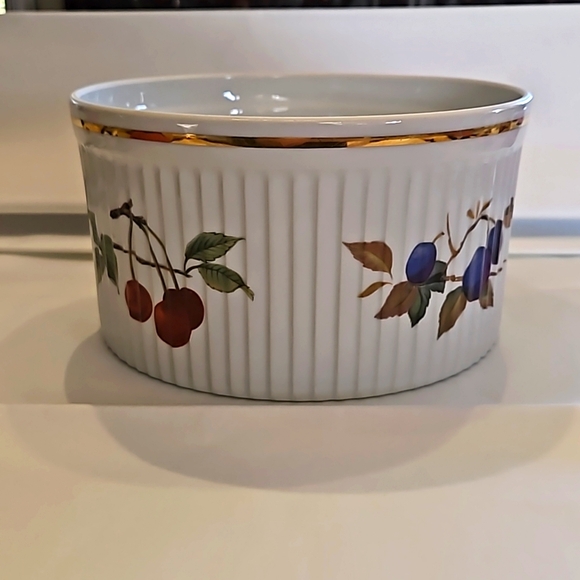 Larger 7" Souffle dish - Evesham Gold by Royal Worcester. - Picture 3 of 9